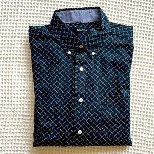 NAUTICA Men’s L/S collared button down Dress Shirt•Size L•Navy/White Pattern